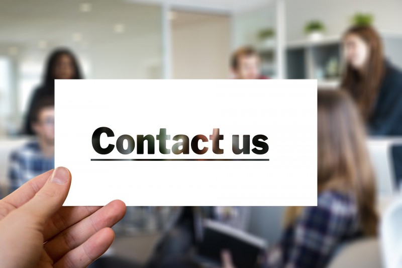 contact-2860030_1920